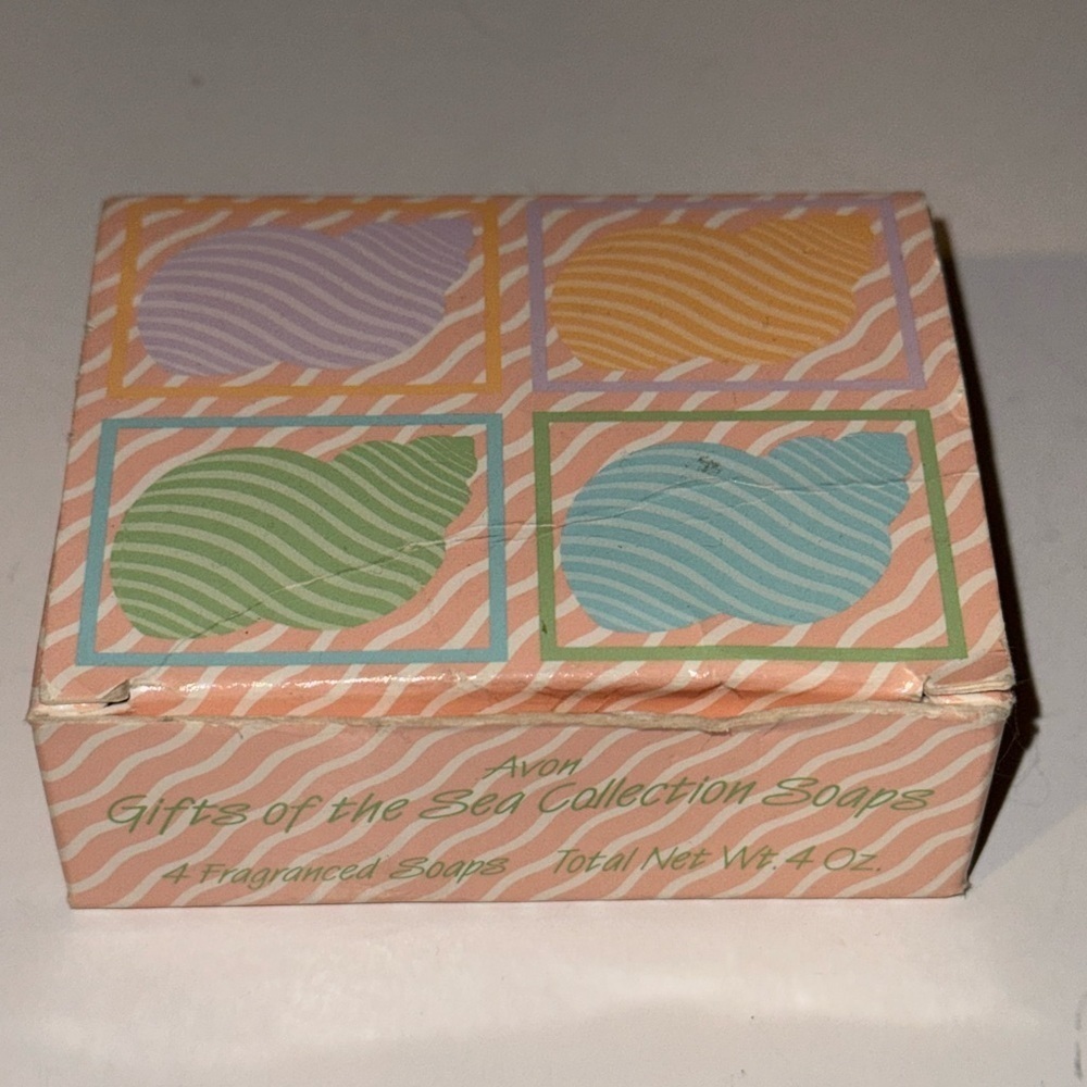 AVON "GIFTS OF THE SEA" COLLECTION - 4 FRAGRNCED SOAPS -